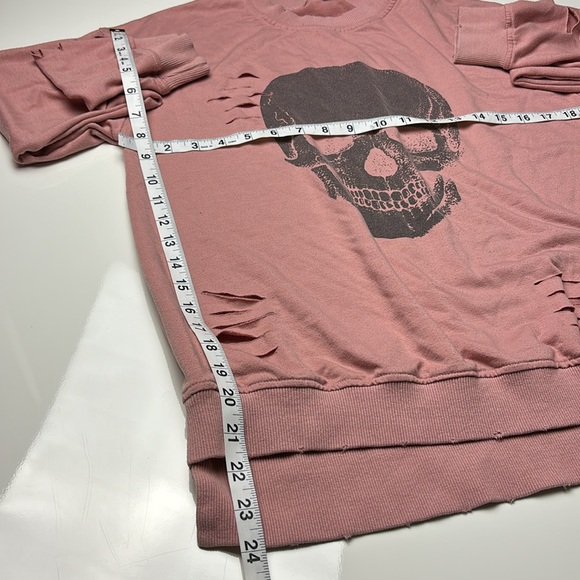🩷💀 Distressed Mauve Skull Print Sweat Shirt, Sz M 💀🩷 - Picture 8 of 9